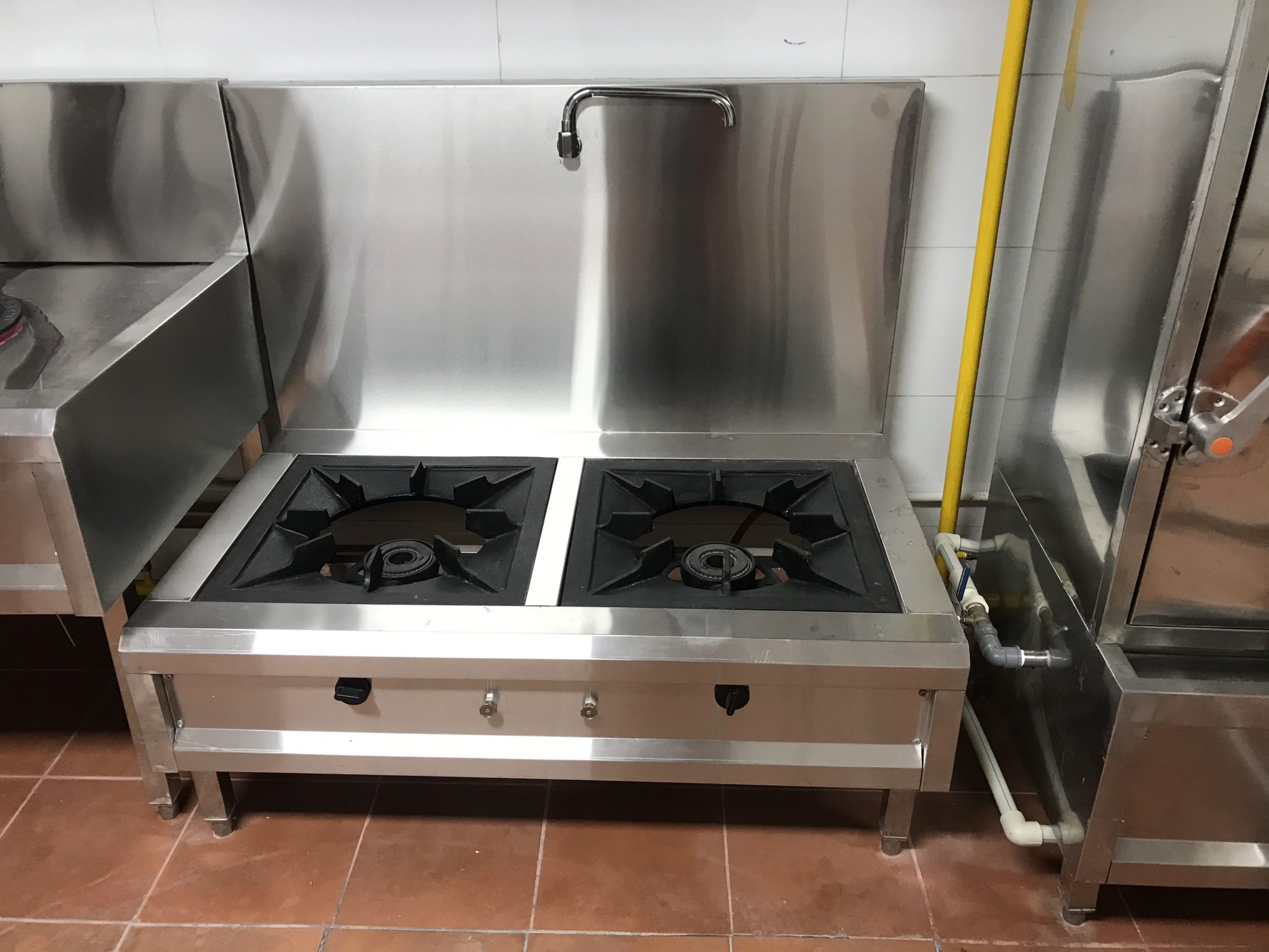 Bếp hầm hai họng gas