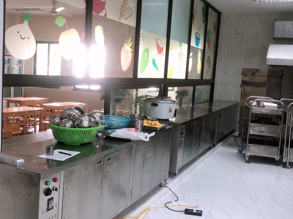 thiết kế bếp trường học 