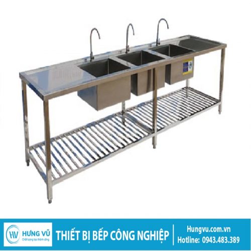Chậu rửa công nghiệp ba hố có bàn để đồ