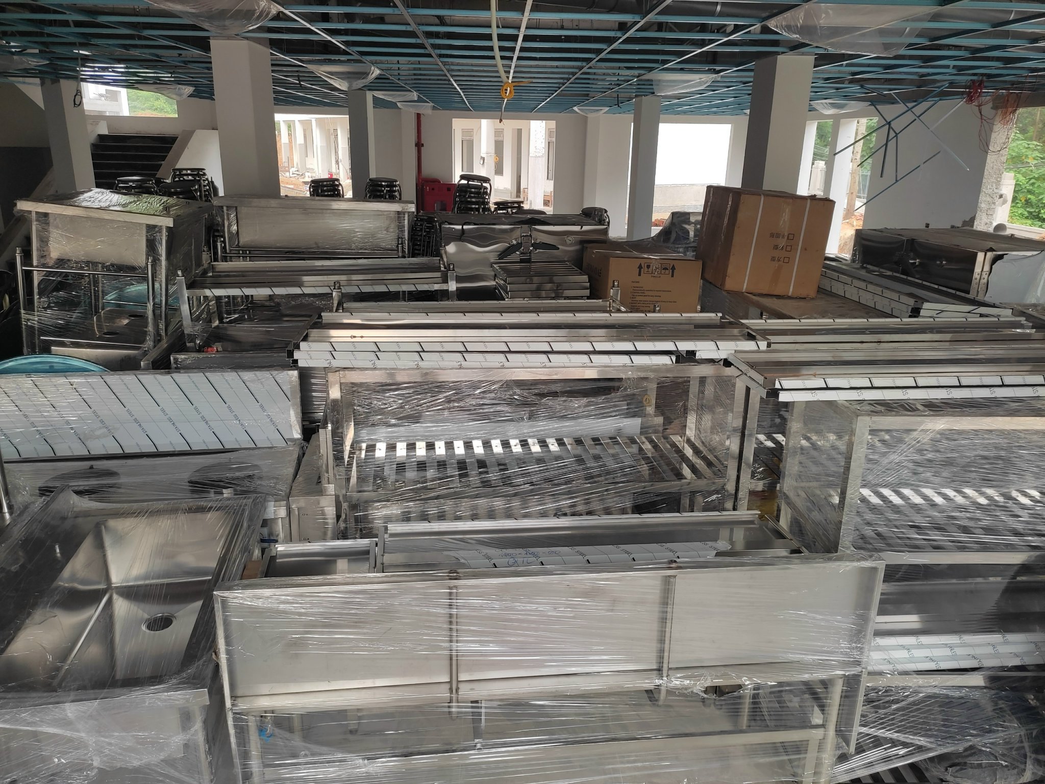 Tập kết thiết bị tại trường thpt Kỳ Sơn