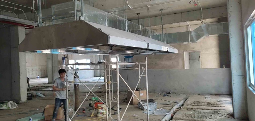 lắp tum hút mùi bếp công nghiệp nhà máy KuKa