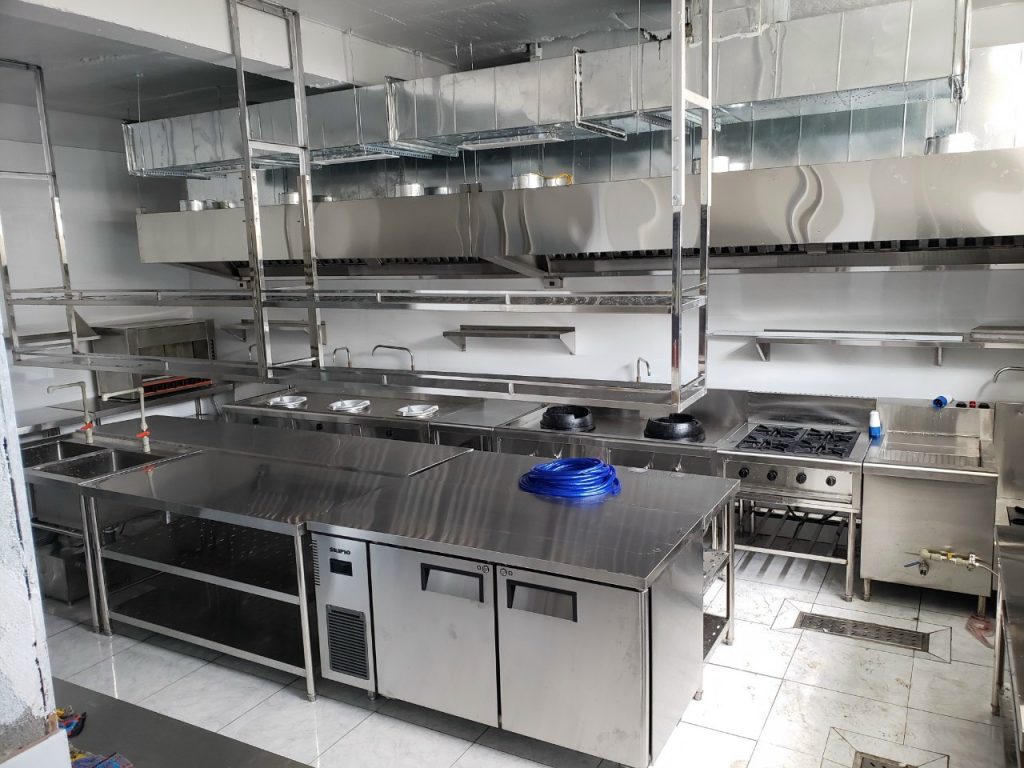 ắp đặt thiết bị bếp cho nhà hàng 