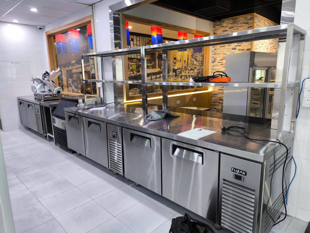 tủ bàn lạnh nhà hàng