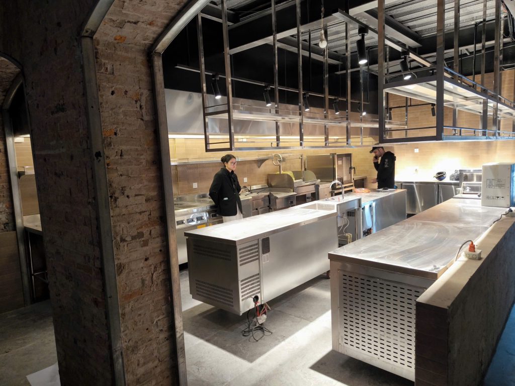 lắp đặt hoàn thiện căn bếp tại 90 hàng trống