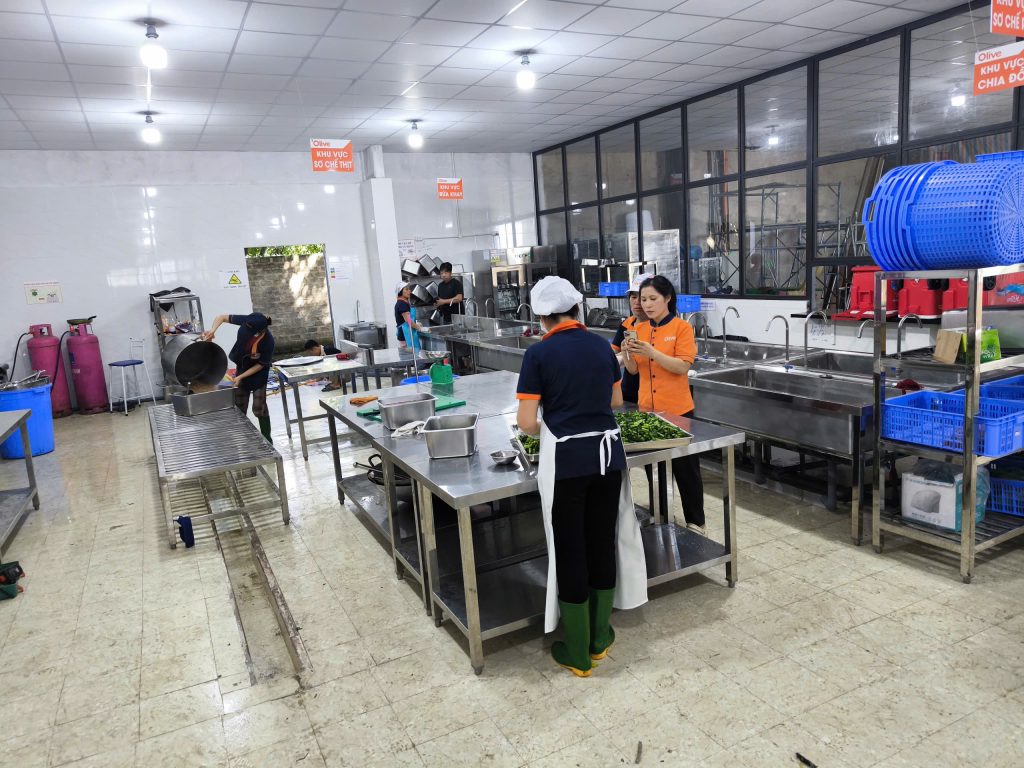 khu vực sơ chế và ra đồ